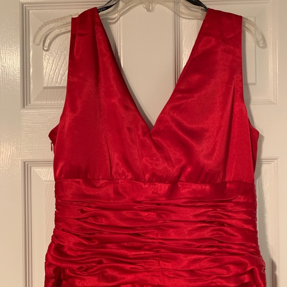 ❤️ Beautiful Red Dress - Picture 5 of 8